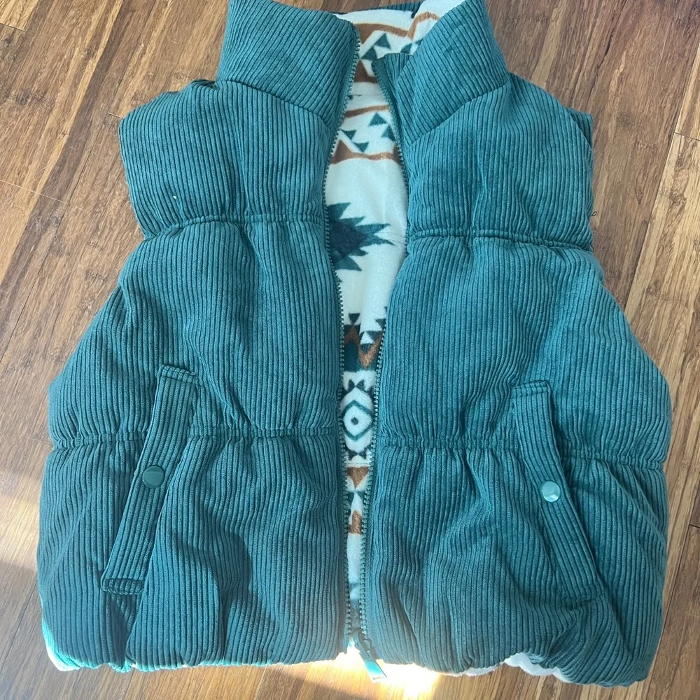 Aztec Patterned Vest - Picture 4 of 4